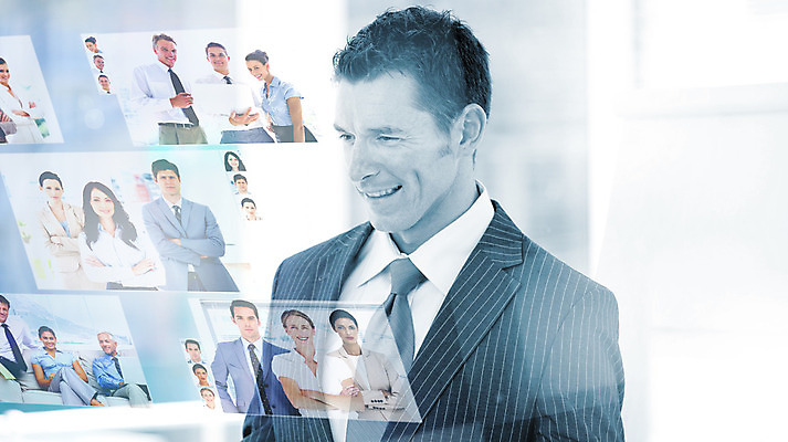 포토 JPG 해외이미지 백인 응시 여자 남자 40대 중년 50대 여러명 상반신 20대 성인 앞모습 30대 사무실 스크린 직장인 비즈니스맨 비즈니스우먼 선택 직원 채용 홀로그램 해외202004 해외포토 서양인 직업 시선 뷰포인트 다수 컨셉 비즈니스 사람 청년 장년 파일형식