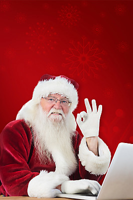 포토 JPG 해외이미지 노년 남자 크리스마스 한명 상반신 옆모습 빨간색 노트북 산타클로스 타이핑 OK 노인남자한명만 해외202004 해외포토 1 기념일 뷰포인트 컬러 사람 손짓 성인 전자제품 남자한명만 노인남자만 파일형식