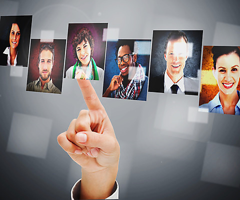 포토 JPG 해외이미지 백인 손 여자 남자 얼굴 40대 중년 여러명 20대 신체부위 스크린 터치 가리킴 선택 채용 터치스크린 후보 해외202004 해외포토 서양인 다수 컨셉 비즈니스 사람 손짓 청년 성인 파일형식