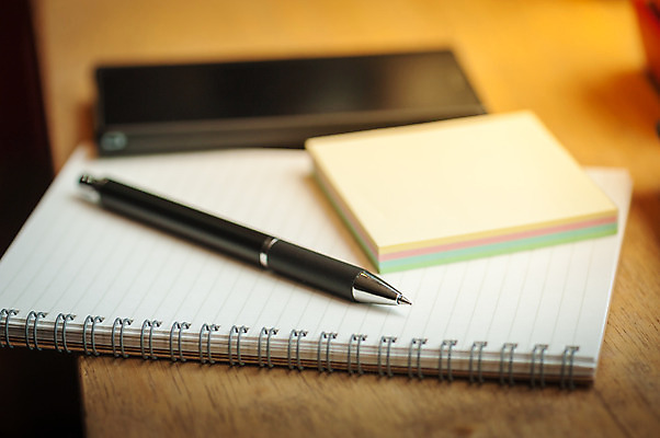 포토 JPG 해외이미지 디자인 종이 백그라운드 아이디어 사람없음 빨간색 펜 다이어리 공책 공백 카페 기록 복고 페이지 해외202004 해외포토 컬러 컨셉 문구용품 필기구 상점 사무용품 파일형식