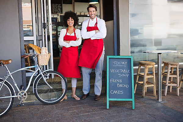 포토 JPG 해외이미지 백인 라이프스타일 여자 남자 행복 커피 음식 비즈니스 청소년 노동자 함께함 서기 미소 20대 성인 두명 30대 팔짱 상점 식당 요리사 앞치마 카페 빵집 업무 종업원 동료 직원 서비스 카페테리아 주인 제빵사 해외202004 해외포토 서양인 직업 감정 음료 컨셉 관계 모션 표정 사람 청년 생활 장년 작업 파일형식