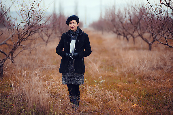 포토 JPG 해외이미지 백인 모델 모자 라이프스타일 응시 공원 여자 겨울 자연 날씨 한명 사람 풍경 성인 야외 유행 걷기 검은색 추위 자유 코트 가을 우아함 숲 장면 스타일 성인여자한명만 해외202004 해외포토 서양인 1 시선 잡화 계절 공공시설 컬러 컨셉 모션 생활 외투 생태계 여자한명만 성인여자만 파일형식