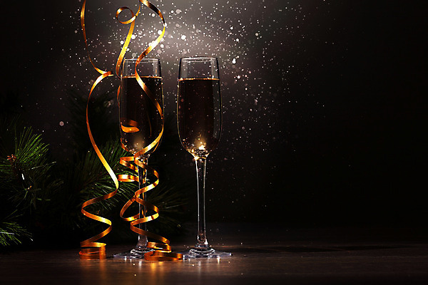 포토 JPG 해외이미지 디자인 기념일 행복 리본 음료 백그라운드 크리스마스 겨울 검은배경 새로움 기념 선물 사랑 사람없음 빛 상자 파티 축제 낭만 축하 알코올 샴페인 샴페인잔 해외202004 해외포토 계절 감정 컨셉 술잔 주류 이벤트 검은색 파일형식