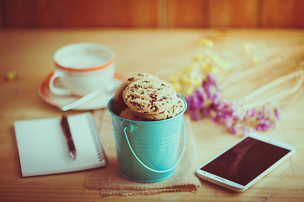 포토 JPG 해외이미지 라이프스타일 음식 백그라운드 비즈니스 아침 추상 휴식 디저트 직장 사람없음 장식 스마트폰 핸드폰 펜 크래커 쿠키 초콜릿 공책 카페 수확 업무 달콤 맛 굽기 양동이 주말 소셜네트워크 정물화 필터 해로움 핸드메이드 스타일 힙스터 맛있는 효과 해외202004 해외포토 주간 패션 컨셉 무늬 농업 회사 문구용품 생활 전자제품 스마트기기 필기구 상점 작업 구이 그림 파일형식