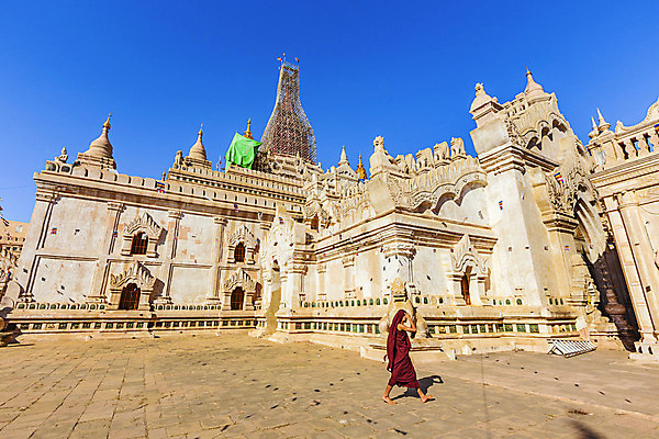 포토 JPG 해외이미지 나무 구름 전통 아시아 종교 문화 조각 여행 건축양식 하늘 지붕 벽돌 사람 사람없음 건물 초록색 조각상 탑 골동품 사찰 영혼 역사 재산 황금 정상 승려 신성 천연기념물 미얀마 사당 사리탑 옛날 절정 해외202004 해외포토 자연요소 식물 건축물 건축 나라 컬러 종교건축 금융 조형물 성직자 파일형식