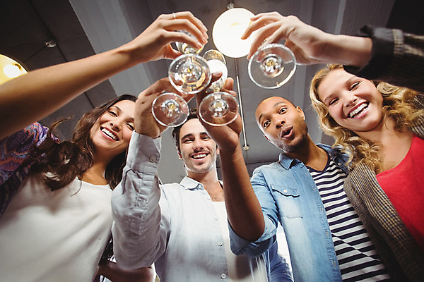 포토 JPG 해외이미지 백인 긴머리 응시 여자 남자 행복 비즈니스 유리 갈색머리 서기 여러명 20대 10대 사무실 파티 축하 알코올 비즈니스맨 비즈니스우먼 샴페인 동료 흥분 축배 해외202004 해외포토 서양인 헤어스타일 시선 감정 다수 컨셉 관계 모션 청소년 재질 주류 사람 이벤트 청년 직장인 파일형식