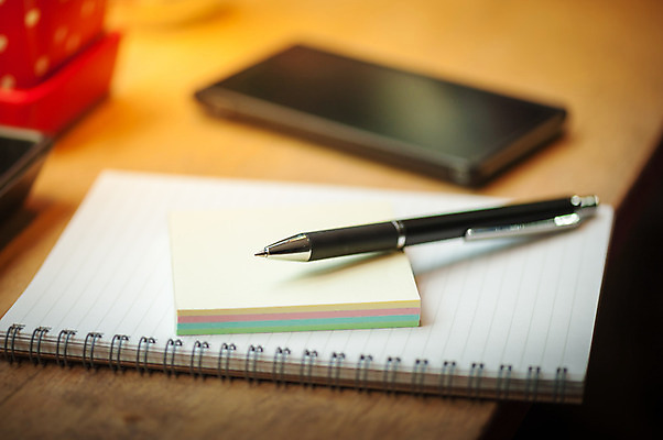 포토 JPG 해외이미지 디자인 종이 백그라운드 아이디어 사람없음 빨간색 펜 다이어리 공책 공백 카페 기록 복고 페이지 해외202004 해외포토 컬러 컨셉 문구용품 필기구 상점 사무용품 파일형식