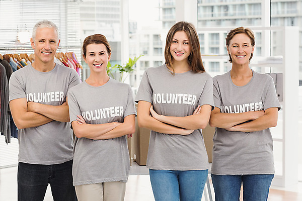 포토 JPG 해외이미지 백인 직업 여자 남자 행복 40대 중년 비즈니스 실내 여러명 20대 상자 팔짱 봉사 도움 직장인 비즈니스맨 비즈니스우먼 복지 동료 기부 돌봄 참여 자선단체 해외202004 해외포토 서양인 감정 다수 컨셉 관계 모션 사람 청년 성인 내부 그룹 사회이슈 자선 파일형식