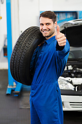 포토 JPG 해외이미지 백인 직업 남자 행복 통신 자동차 노동자 실내 관리 작업복 한명 20대 성인 파란색 잡기 작업 바퀴 작업실 기술자 서비스 타이어 긍정 정비공 보닛 정비소 차고 성인남자한명만 해외202004 해외포토 서양인 1 옷 감정 육상교통 컬러 컨셉 모션 사람 청년 내부 남자한명만 성인남자만 파일형식