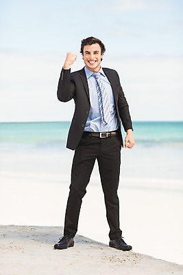 포토 JPG 해외이미지 백인 라이프스타일 남자 행복 성공 휴가 따뜻함 한명 사람 정장 성인 야외 햇빛 평화 맑음 자유 비즈니스맨 흥분 성인남자한명만 해외202004 해외포토 서양인 1 옷 감정 컨셉 비즈니스 날씨 생활 태양 직장인 남자한명만 성인남자만 파일형식