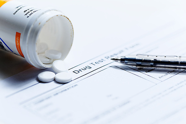 포토 JPG 해외이미지 청진기 유리 유리병 건강 병원 주사기 사람없음 치료 빨간색 알약 약 장비 시험 긴급 도움 바늘 수술 질병 약국 주사약 비타민 테라피 조제 알레르기 당뇨병 백신 예방접종 인슐린 공급 도핑 남용 해외202004 해외포토 교육 컬러 컨셉 의학 의료기기 재질 병_용기 뷰티 도구 만들기 영양소 접종 파일형식