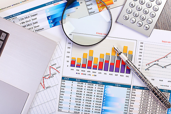 포토 JPG 해외이미지 종이 컨셉 회사 비즈니스 통계 탁자 그래프 직장 사람없음 사무실 펜 볼펜 자료 계산기 정보 키보드 업무 계획 오브젝트 보고서 문서 해외202004 해외포토 가구 문구용품 필기구 장비 작업 파일형식