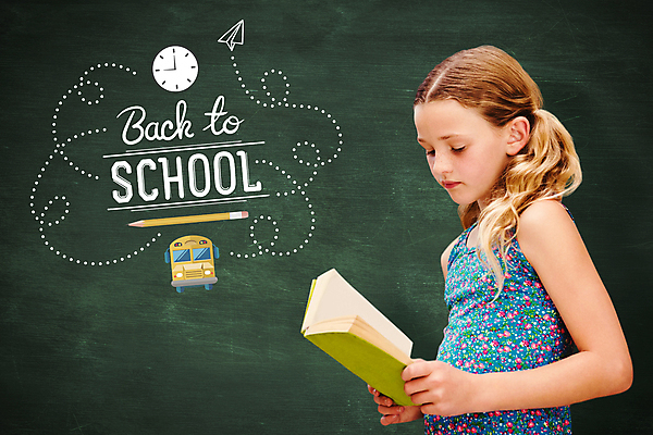 포토 JPG 해외이미지 백인 학생 여자 교육 어린이 학교 초등학교 한명 서기 책 초록색 학습 스터디 독서 칠판 도서관 집중 교과서 소녀한명만 해외202004 해외포토 서양인 1 컬러 컨셉 모션 교재 사람 여자한명만 소녀만 파일형식