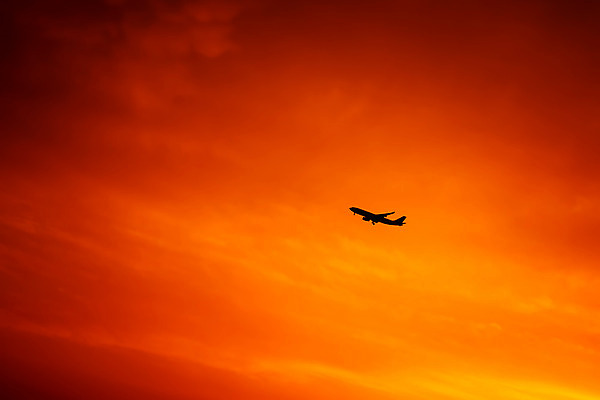 포토 JPG 해외이미지 구름 실루엣 여행 백그라운드 오렌지 교통시설 하늘 휴가 비행기 항해 안테나 사람없음 야외 빛 햇빛 일출 검은색 일몰 자유 고급 공항 저녁 항공 속도 제트기 이륙 대패 해외202004 해외포토 자연요소 컬러 교통 컨셉 배_교통 과일 통신 항공교통 대중교통 촬영기법 태양 노을 야간 시설 파일형식