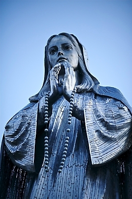 포토 JPG 해외이미지 조각 엄마 미술 서기 사람없음 파란색 교회 금속 기도 영혼 축복 해외202004 해외포토 컬러 컨셉 가족 종교건축 모션 재질 문화예술 건물 파일형식