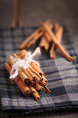 포토 JPG 해외이미지 음식 백그라운드 재료 탁자 건조 요리 사람없음 장식 갈색 막대기 가루 향신료 향 시나몬 해외202004 해외포토 컬러 가구 향미료 파일형식