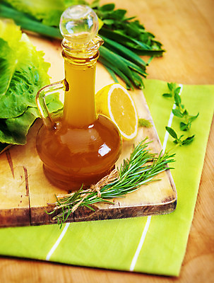 포토 JPG 해외이미지 전통 계절 음식 잎 농업 다이어트 채소 과일 재료 유리 탁자 건강 요리 사람없음 목재 초록색 식사 저녁식사 샐러드 수확 가을 신선 조끼 항아리 조미료 맛 기름 상추 먹기 레몬 올리브 날것 로즈메리 내추럴 점심식사 채식주의자 핸드메이드 맛있는 해외202004 해외포토 나무 식물 열매 산업 컬러 가구 컨셉 모션 재질 외투 도자기 허브 채식 향미료 파일형식