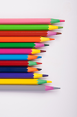 포토 JPG 해외이미지 분홍색 백그라운드 색연필 미술 사람없음 목재 빨간색 초록색 파란색 컬러풀 갈색 노란색 보라색 오브젝트 날카로움 스펙트럼 해외202004 해외포토 나무 컬러 재료 문화예술 학용품 파일형식