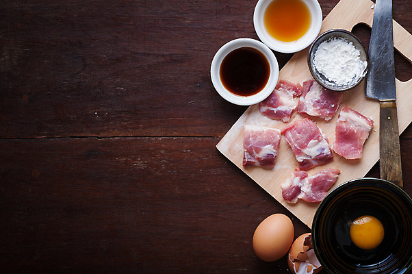 포토 JPG 해외이미지 음식 백그라운드 재료 아침 돼지고기 요리 사람없음 목재 주방 식당 계란 요리사 식사 저녁식사 기구 신선 맛 연습 메뉴 준비 날것 레시피 바비큐립 처음 핸드메이드 맛있는 해외202004 해외포토 주간 나무 직업 컨셉 육류 상점 알 바비큐 파일형식