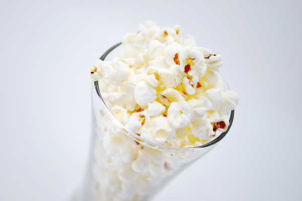 포토 JPG 해외이미지 접시 음식 백그라운드 유리 건강 옥수수 씨앗 사람없음 노란색 흰색 대접 투명 사발 황금 클래식 맛 컨테이너 영화관 먹기 영화 오브젝트 상쾌 질감 알맹이 슛 팝콘 소금 버터 솜털 흙더미 고립 짠맛 팝 해로움 바삭바삭 맛있는 해외202004 해외포토 식물 식기 감정 산업 컬러 컨셉 모션 재질 문화예술 곡류 흙 사기그릇 극장 파일형식 더미