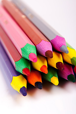 포토 JPG 해외이미지 분홍색 백그라운드 색연필 미술 사람없음 목재 빨간색 초록색 파란색 컬러풀 갈색 노란색 보라색 오브젝트 날카로움 스펙트럼 해외202004 해외포토 나무 컬러 재료 문화예술 학용품 파일형식