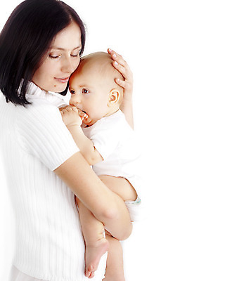 포토 JPG 해외이미지 전신 백인 여자 행복 안기 엄마 함께함 사랑 서기 사람 상반신 성인 두명 옆모습 육아 아기 흰배경 돌봄 해외202004 해외포토 서양인 감정 뷰포인트 백그라운드 컨셉 가족 모션 흰색 파일형식