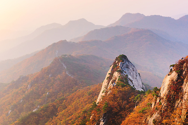 포토 JPG 해외이미지 나무 공원 여행 단풍 잎 자연 벽지 하늘 산 서울 한국 풍경 사람없음 야외 빨간색 초록색 햇빛 등산 하이킹 회색 달력 가을 바위 황무지 정상 숲 돌산 남쪽 공화국 전국 절정 화강암 해외202004 해외포토 식물 계절 공공시설 나라 아시아 컬러 레저 태양 트래킹 암석 돌_바위 방향 생태계 파일형식