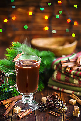 포토 JPG 해외이미지 행복 커피 음료 음식 겨울 유리 탁자 디저트 따뜻함 사람없음 컵 빨간색 초콜릿 거품 머그컵 축하 뜨거움 액체 달콤 코코아 카카오 맛있는 해외202004 해외포토 식기 계절 감정 컬러 가구 컨셉 재질 맛 파일형식