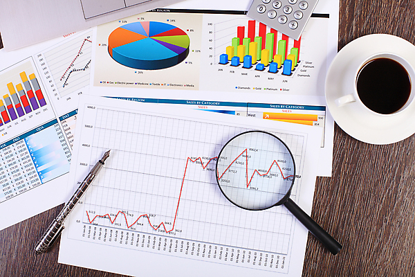 포토 JPG 해외이미지 종이 컨셉 회사 비즈니스 통계 탁자 그래프 직장 사람없음 사무실 펜 볼펜 자료 계산기 정보 키보드 업무 계획 오브젝트 보고서 문서 해외202004 해외포토 가구 문구용품 필기구 장비 작업 파일형식