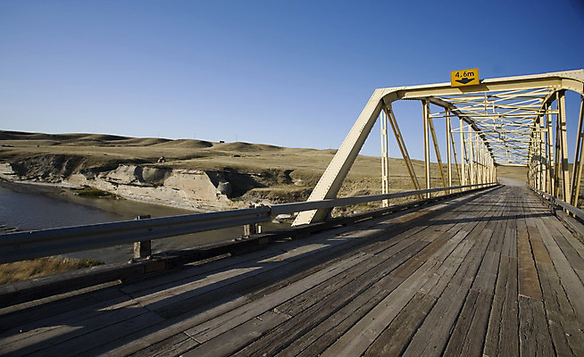 포토 JPG 해외이미지 구름 공원 여행 캐나다 자연 하늘 건조 풍경 사람없음 야외 여름 파란색 골짜기 계곡 하이킹 사막 바위 땅 부식 장면 지역 사암 내추럴 앨버타 지질학 해외202004 해외포토 자연요소 계절 공공시설 교육 컬러 북아메리카 레저 돌_바위 생태계 파일형식