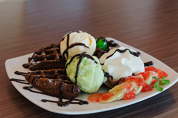 포토 JPG 해외이미지 음식 아이스크림 디저트 사람없음 컬러풀 갈색 초콜릿 흰색 달콤 크림 토핑 시럽 와플 페스츄리 해외202004 해외포토 빵 컬러 맛 파일형식