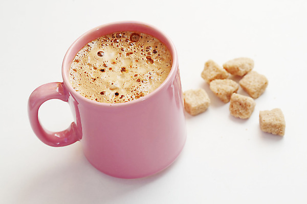 포토 JPG 해외이미지 라이프스타일 식기 커피 음료 음식 분홍색 탁자 지팡이 아침 사람없음 컵 갈색 거품 카페 머그컵 흰색 뜨거움 액체 우아함 맛 아침식사 설탕 크림 오브젝트 싱글 향기 아로마 카푸치노 에스프레소 중독 모카 백자 카페인 억울 해외202004 해외포토 주간 감정 컬러 가구 컨셉 생활 상점 식사 도자기 냄새 파일형식