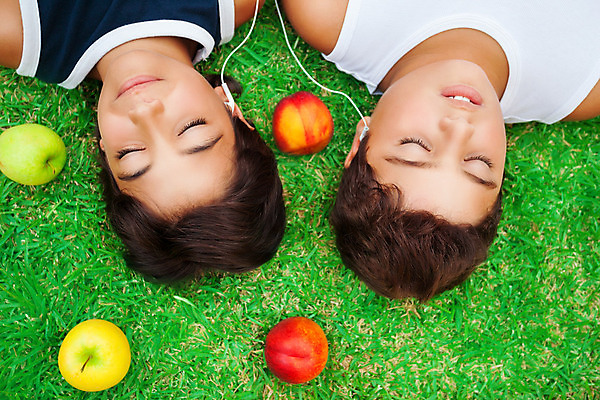 포토 JPG 해외이미지 백인 학생 라이프스타일 공원 남자 행복 어린이 음악 이어폰 2 휴가 휴식 함께함 사람 소년 야외 두명 10대 친구 헤드폰 우정 기쁨 꿈 듣기 역 명상 만족 라디오 긍정 나눔 거짓말 해외202004 해외포토 서양인 공공시설 감정 음향기기 컨셉 관계 교통시설 모션 청소년 문화예술 생활 전자제품 파일형식