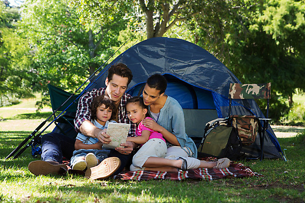 포토 JPG 해외이미지 나무 백인 라이프스타일 여자 남자 딸 행복 아들 어린이 가족 자연 엄마 휴가 함께함 텐트 사랑 앉기 소년 잔디 여러명 20대 성인 야외 초록색 30대 부모 봄 캠핑 터치 시골 아빠 캠핑장 해외202004 해외포토 서양인 식물 계절 감정 컬러 다수 컨셉 관계 모션 레저 캠핑도구 사람 청년 생활 장년 생태계 파일형식