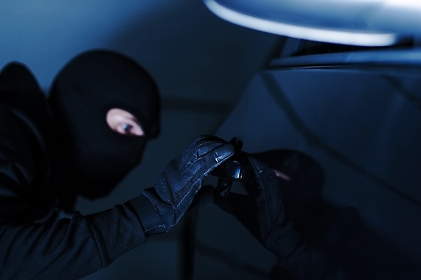 포토 JPG 해외이미지 백인 남자 교통시설 자동차 가면 한명 안전 사람 가로 힘 운전 화물 손전등 도시 범죄 경찰 위험 도둑 절도 교도소 위협 보안 보험 단절 자동 뺏기 해외202004 해외포토 서양인 직업 1 육상교통 교통 컨셉 모션 조명 운송업 범죄인 감옥 시설 파일형식