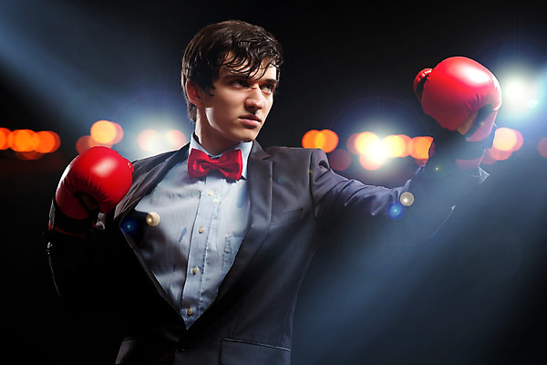 포토 JPG 해외이미지 백인 손 남자 포즈 비즈니스 사업가 한명 서기 사람 정장 성인 경쟁 비즈니스맨 충돌 성인남자한명만 해외202004 해외포토 서양인 직업 1 옷 컨셉 모션 신체부위 직장인 남자한명만 성인남자만 파일형식