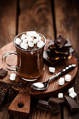 포토 JPG 해외이미지 커피 음료 음식 백그라운드 겨울 탁자 디저트 따뜻함 사람없음 컵 갈색 초콜릿 머그컵 흰색 뜨거움 액체 달콤 코코아 카카오 해외202004 해외포토 식기 계절 컬러 가구 맛 파일형식