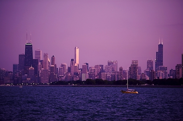 포토 JPG 해외이미지 호수 전등 파노라마 사람없음 건물 가로 물 탑 항구 보라색 고층빌딩 일몰 도시 보트 도심 대도시 스카이라인 리빙 뱃놀이 시카고 생존 해외202004 해외포토 자연요소 건축물 컬러 배_교통 교통시설 조명 촬영기법 빌딩 노을 전통놀이 미국 파일형식
