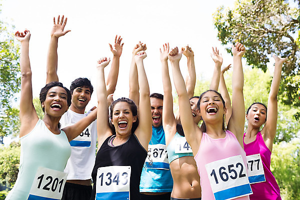 포토 JPG 해외이미지 백인 라이프스타일 응시 공원 여자 남자 행복 스포츠 응원 성공 건강 서기 사람 여러명 20대 야외 친구 운동복 운동 경쟁 우정 우승 흥분 마라톤 승자 주자 필승 해외202004 해외포토 서양인 시선 옷 공공시설 감정 다수 컨셉 관계 모션 경기 청년 생활 최고 육상스포츠 파일형식