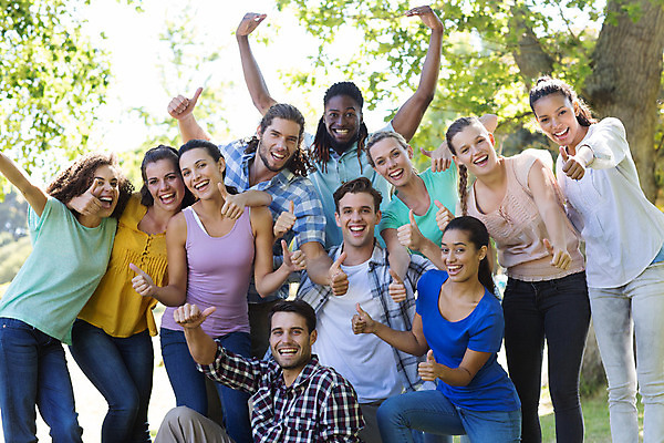 포토 JPG 해외이미지 백인 라이프스타일 공원 여자 남자 행복 응원 자연 사람 여러명 20대 야외 캐주얼 햇빛 검은색 우정 에너지 긍정 스타일 해외202004 해외포토 서양인 옷 공공시설 감정 컬러 다수 컨셉 청년 생활 친구 태양 생태계 파일형식