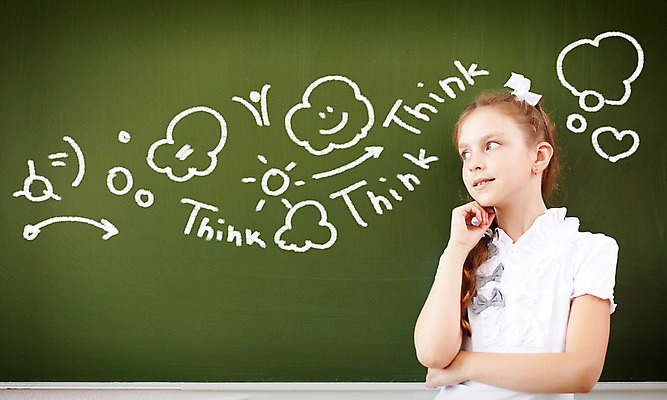 포토 JPG 해외이미지 백인 학생 여학생 여자 교육 어린이 교실 학교 수업 실내 한명 서기 사람 책 초록색 칠판 수학 분필 소녀한명만 해외202004 해외포토 서양인 1 컬러 교과목 모션 내부 초크 여자한명만 소녀만 파일형식