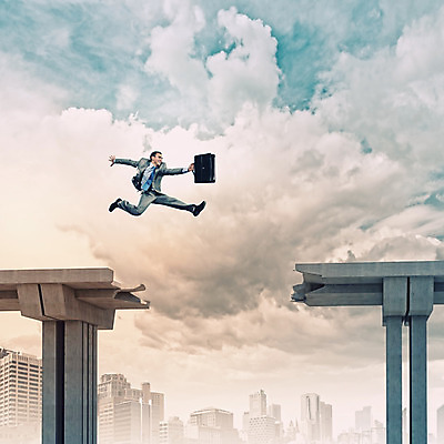 포토 JPG 해외이미지 백인 직업 남자 컨셉 서류가방 비즈니스 성공 스트레스 아이디어 한명 야외 달리기 점프 자유 표현 우승 업무 틈 정상 위험 장애물 속도 기회 통과 단상 무료 방법 어려움 해외202004 해외포토 서양인 1 가방 모션 사람 최고 작업 파일형식