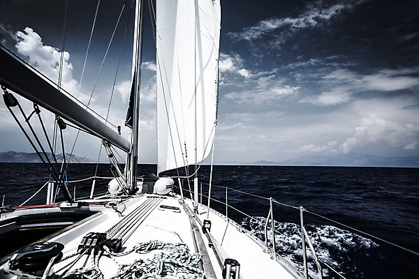 포토 JPG 해외이미지 구름 라이프스타일 밧줄 스포츠 바다 여행 포즈 요트 교통시설 모션 자연 하늘 휴가 항해 풍경 사람없음 야외 물 여름 파란색 빛 어둠 자유 흰색 보트 갑판 묘사 속도 함선 폭풍 네비게이션 돛대 레가타 뱃놀이 해외202004 해외포토 레이스천 자연요소 계절 줄 컬러 교통 컨셉 배_교통 날씨 생활 전통놀이 직물 시설 생태계 파일형식