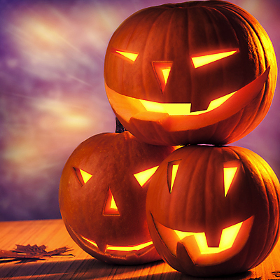 포토 JPG 해외이미지 전통 계절 문화 잎 채소 촛불 탁자 호박 기념 미소 사람없음 장식 빛 노란색 파티 축제 할로윈 가을 등불 축하 야간 무서움 잭 10월 잭오랜턴 호러 오싹 해외202004 해외포토 자연요소 식물 감정 컬러 가구 컨셉 초 조명 표정 이벤트 날짜 공포 파일형식