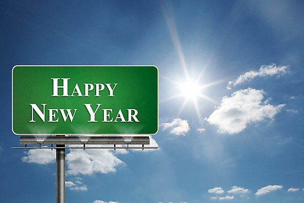 포토 JPG 해외이미지 구름 텍스트 하늘 사람없음 컴퓨터그래픽 초록색 파란색 햇빛 태양 디지털 흰색 사인 도로표지판 해피뉴이어 카피스페이스 해외202004 해외포토 자연요소 도로 컬러 그래픽 공백 새해인사 표지판 파일형식