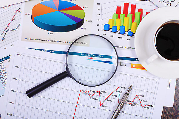 포토 JPG 해외이미지 종이 컨셉 회사 비즈니스 통계 탁자 그래프 직장 사람없음 사무실 펜 볼펜 자료 계산기 정보 키보드 업무 계획 오브젝트 보고서 문서 해외202004 해외포토 가구 문구용품 필기구 장비 작업 파일형식