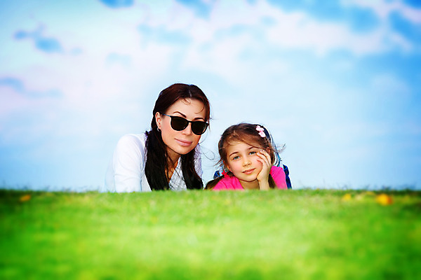 포토 JPG 해외이미지 백인 라이프스타일 공원 여자 딸 행복 어린이 밭 가족 자연 놀이 하늘 엄마 휴가 함께함 사랑 사람 야외 두명 초록색 눕기 맑음 봄 기쁨 아기 만족 해외202004 해외포토 서양인 계절 공공시설 감정 컬러 컨셉 농업 관계 모션 날씨 생활 생태계 파일형식