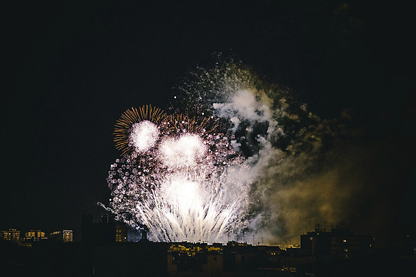 포토 JPG 해외이미지 모양 행복 별 백그라운드 크리스마스 휴가 불꽃 새해 기념 폭죽 불꽃놀이 사람없음 빛 컬러풀 파티 크래커 축제 축하 야간 모닥불 폭발 쇼 파열 인공 해외202004 해외포토 자연요소 기념일 감정 컬러 컨셉 놀이 불 이벤트 쿠키 파일형식