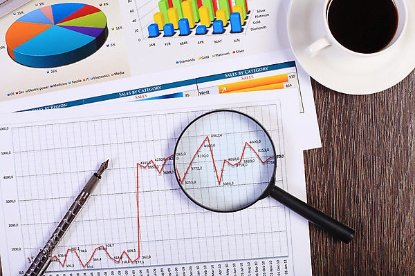 포토 JPG 해외이미지 종이 컨셉 회사 비즈니스 통계 탁자 그래프 직장 사람없음 사무실 펜 볼펜 자료 계산기 정보 키보드 업무 계획 오브젝트 보고서 문서 해외202004 해외포토 가구 문구용품 필기구 장비 작업 파일형식