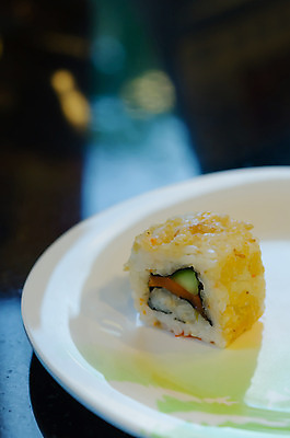 포토 JPG 해외이미지 접시 문화 음식 채소 밥 요리 동양인 사람없음 초록색 한개 일본 검은색 초밥 흰색 롤 해외202004 해외포토 1 식기 아시아 컬러 인종 일본음식 파일형식